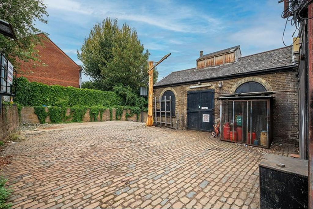 St. James's Rd - The Old Southern Forge Industrial Unit, London SE1 5US
