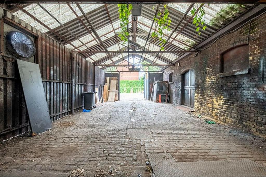 St. James's Rd - The Old Southern Forge Industrial Unit, London SE1 5US