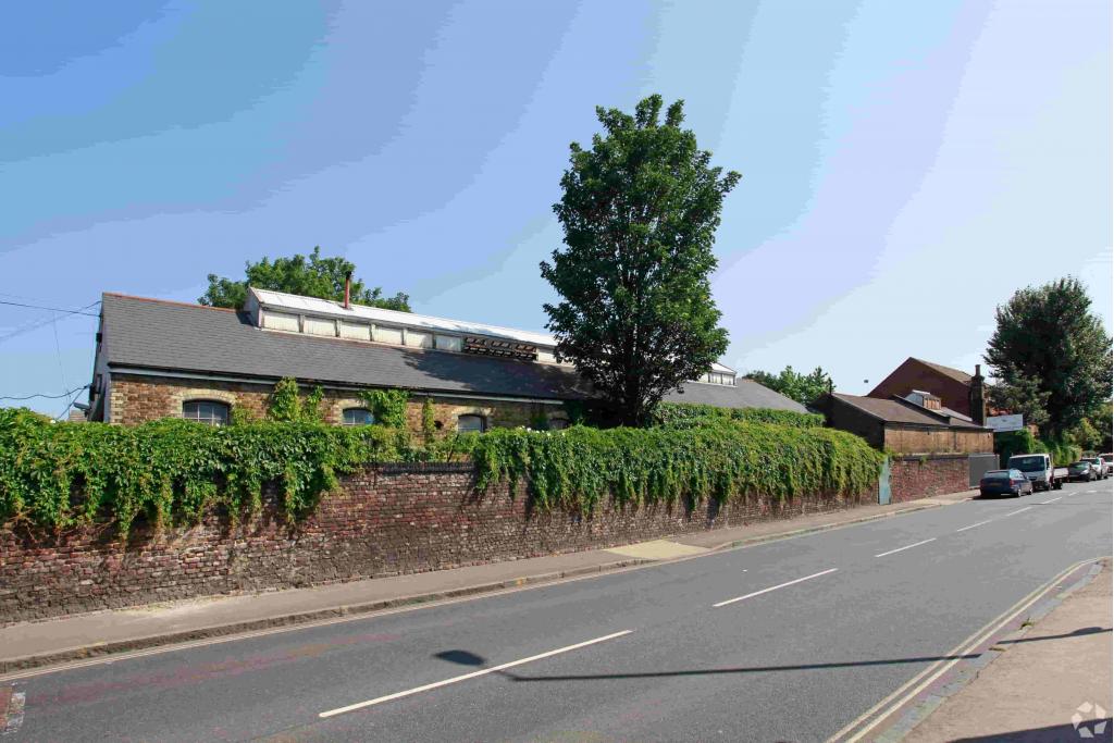St. James's Rd - The Old Southern Forge Industrial Unit, London SE1 5US