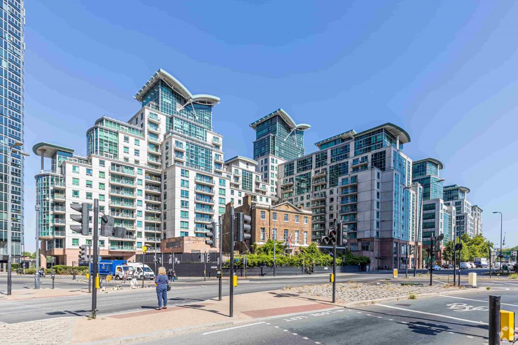 10 Wandsworth Rd - Phoenix House Retail Unit, St George Wharf, London SW8 2LL