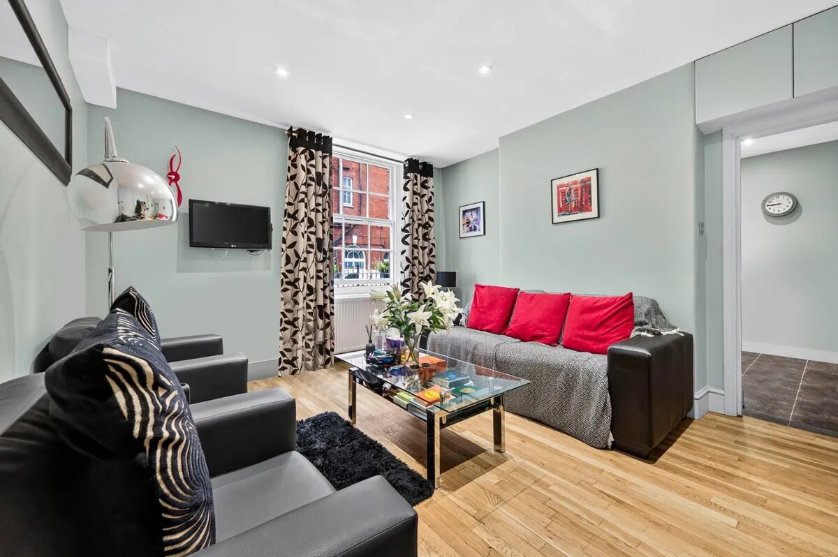 Stirling Court - Short Term One Bedroom Apartment for Rent, Covent Garden, London WC2E