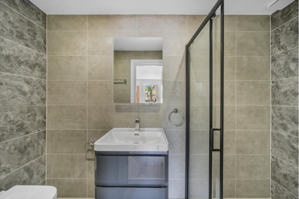 Elegant Four-Bedroom Georgian House for Sale – Chapel House Street, London E14