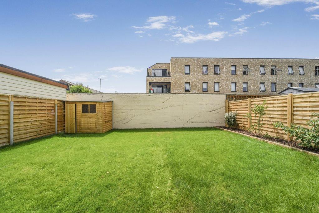 Elegant Four-Bedroom Georgian House for Sale – Chapel House Street, London E14