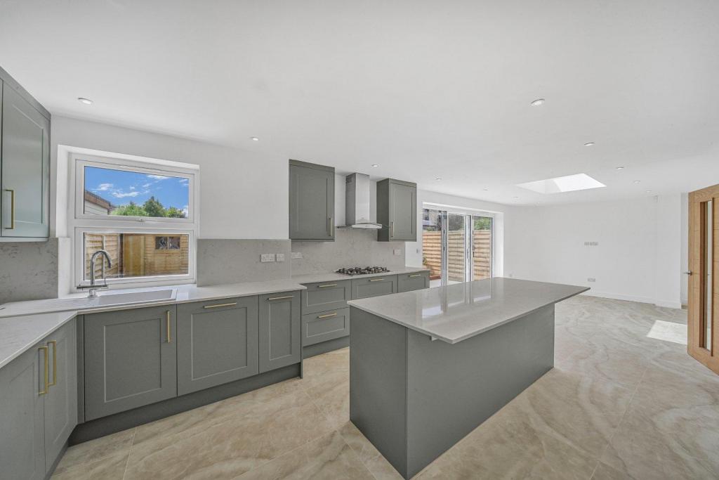 Elegant Four-Bedroom Georgian House for Sale – Chapel House Street, London E14