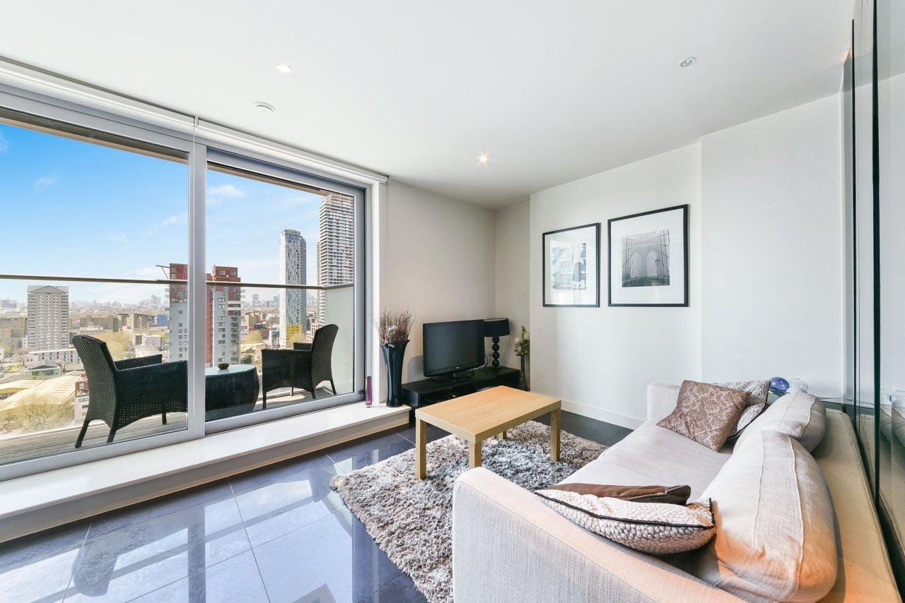 Stylish Studio Apartment with Balcony – Pan Peninsula Square, Canary Wharf E14