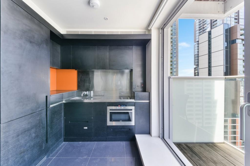 Stylish Studio Apartment with Balcony – Pan Peninsula Square, Canary Wharf E14