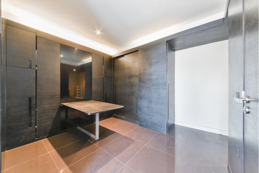 Stylish Studio Apartment with Balcony – Pan Peninsula Square, Canary Wharf E14