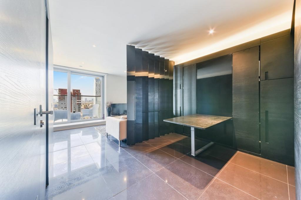 Stylish Studio Apartment with Balcony – Pan Peninsula Square, Canary Wharf E14