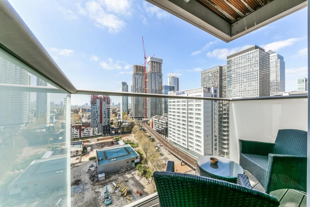 Stylish Studio Apartment with Balcony – Pan Peninsula Square, Canary Wharf E14