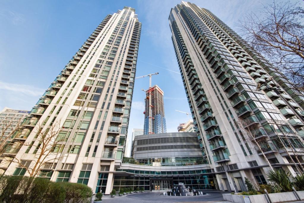 Stylish Studio Apartment with Balcony – Pan Peninsula Square, Canary Wharf E14