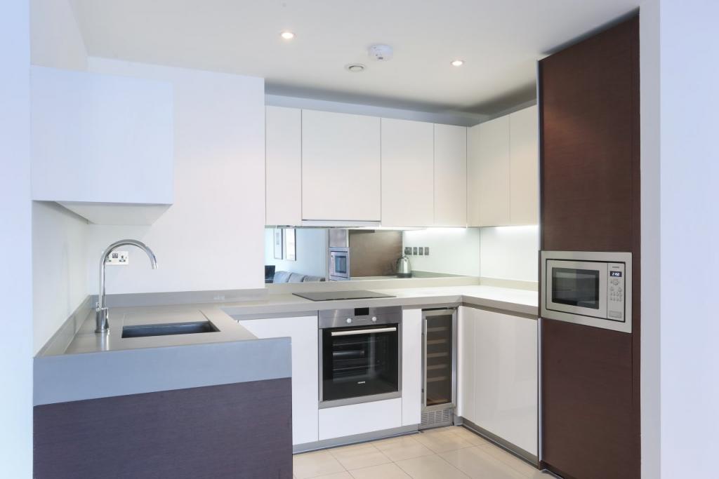 Spacious Two-Bedroom Apartment with Dock Views – Baltimore Wharf, Canary Wharf E14