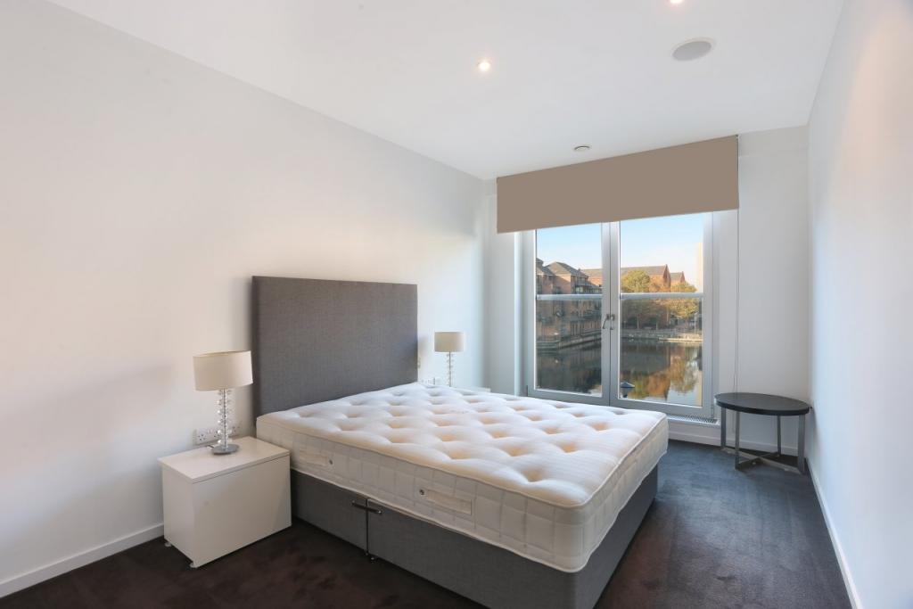 Spacious Two-Bedroom Apartment with Dock Views – Baltimore Wharf, Canary Wharf E14
