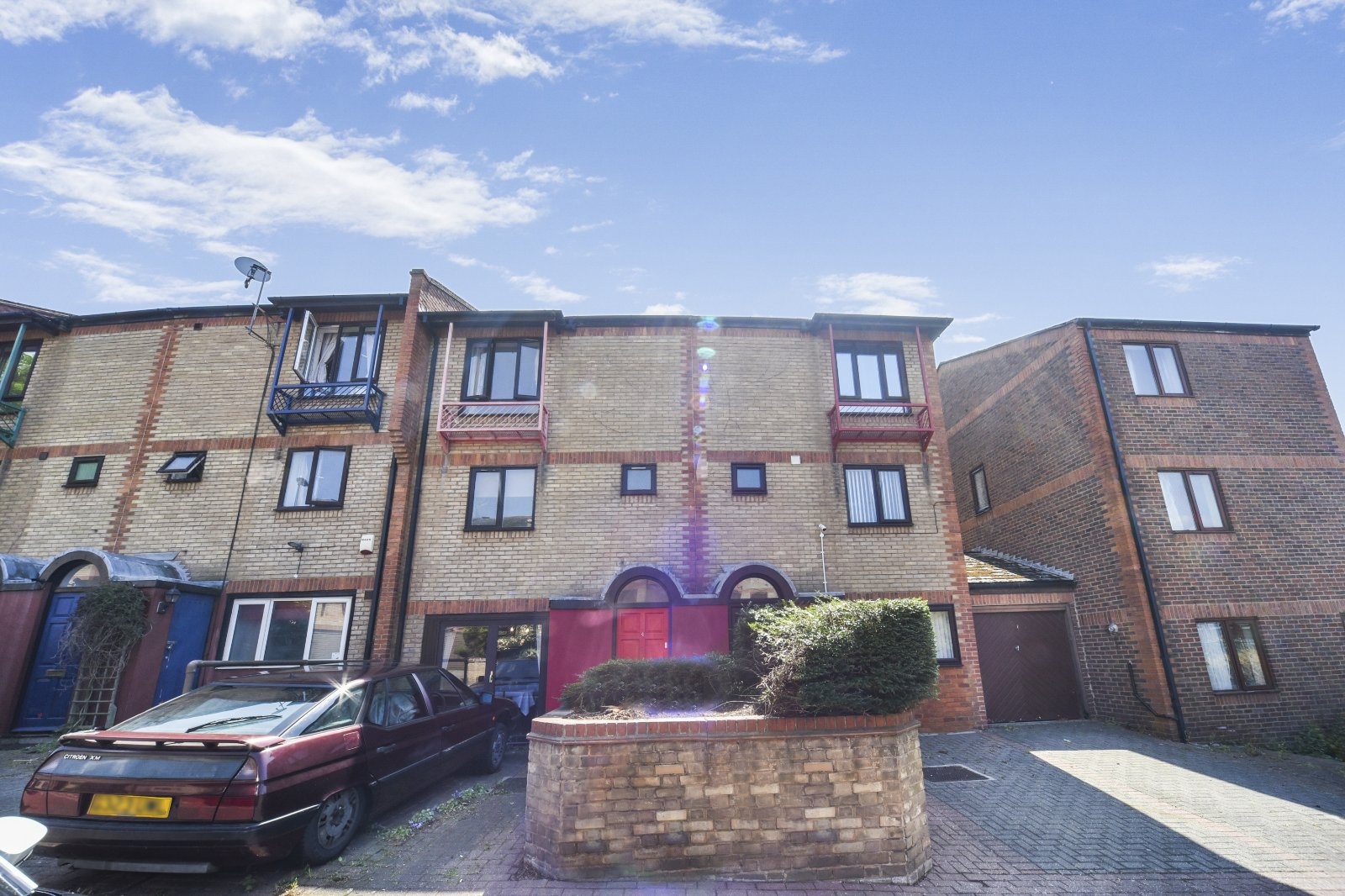 Spacious Four-Bedroom House with Garden – Caledonian Wharf, Isle of Dogs, London