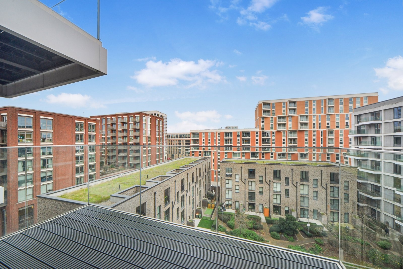 Stylish One-Bedroom Apartment – Bonnet Street, Royal Wharf, Docklands, London E16