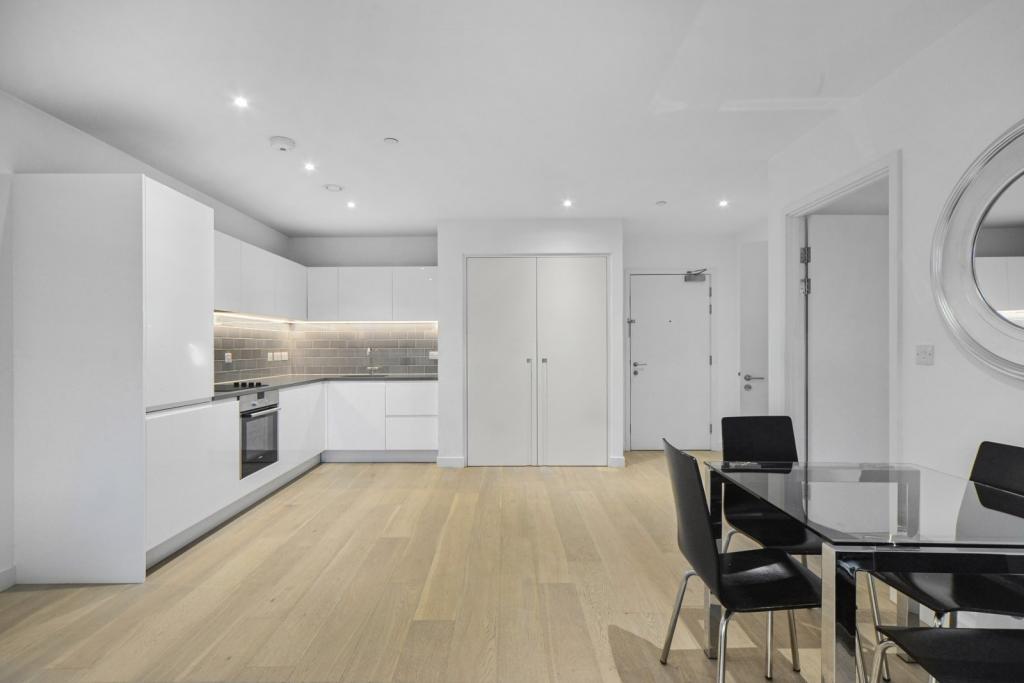 Stylish One-Bedroom Apartment – Bonnet Street, Royal Wharf, Docklands, London E16