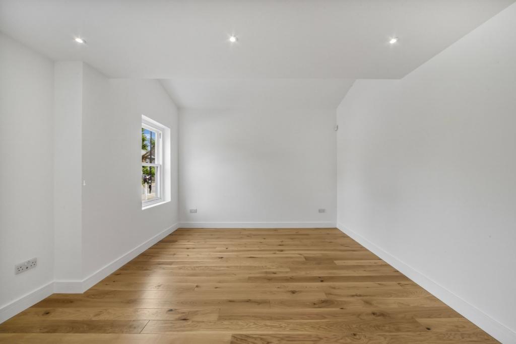 Stunning 4-Bedroom Georgian Semi-Detached House in London, E14