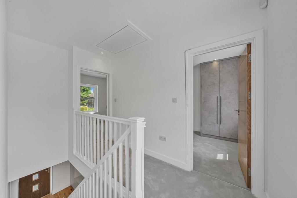 Stunning 4-Bedroom Georgian Semi-Detached House in London, E14