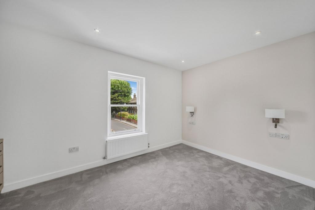 Stunning 4-Bedroom Georgian Semi-Detached House in London, E14