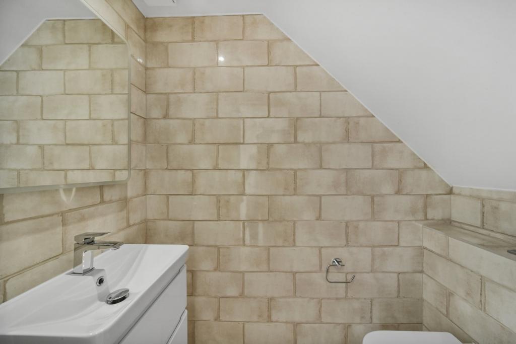 Stunning 4-Bedroom Georgian Semi-Detached House in London, E14