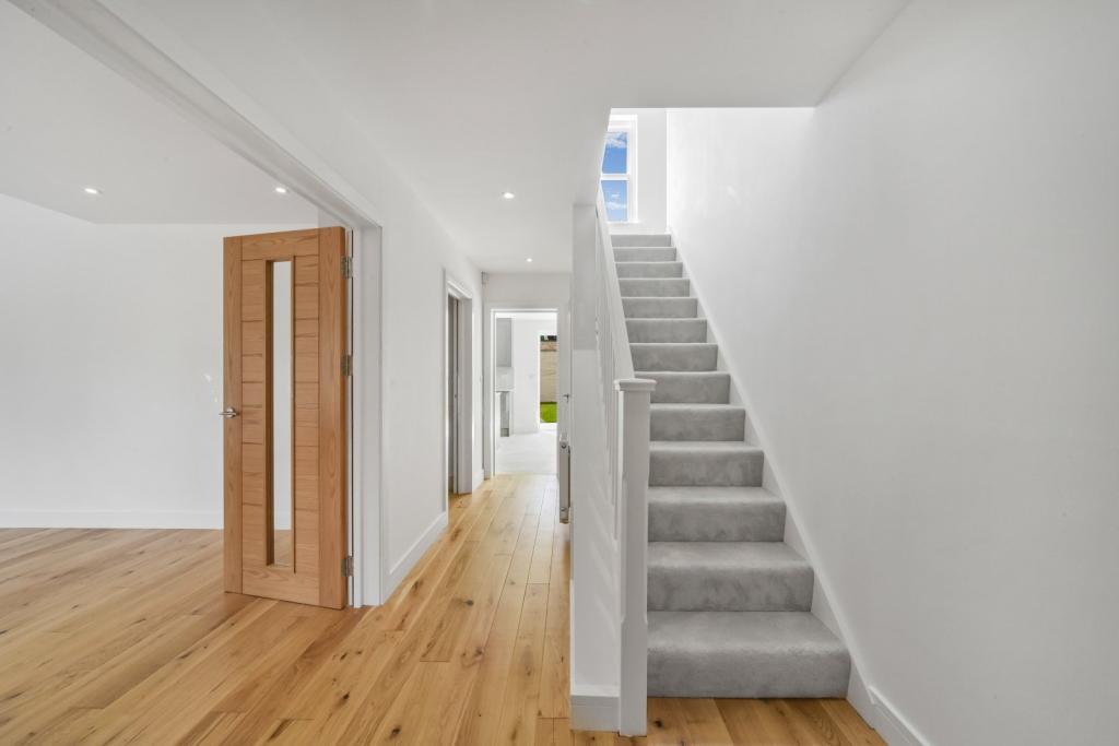 Stunning 4-Bedroom Georgian Semi-Detached House in London, E14