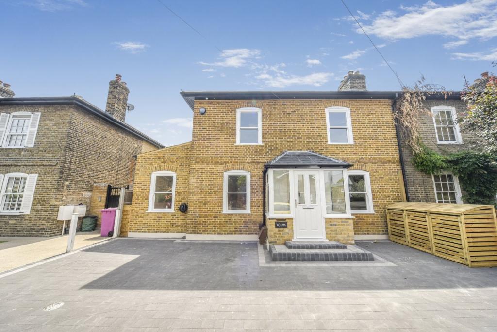 Stunning 4-Bedroom Georgian Semi-Detached House in London, E14