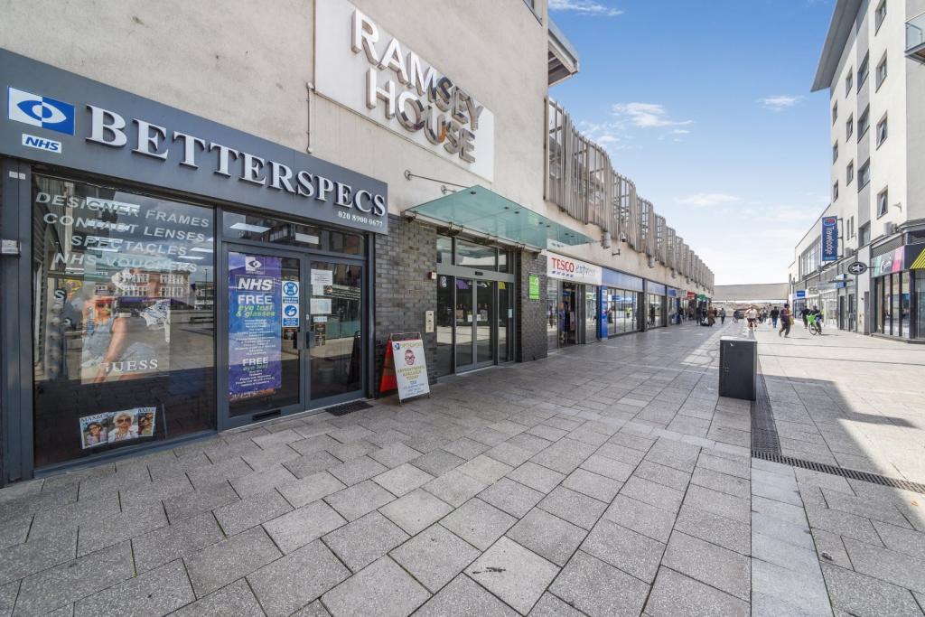 Modern Three-Bedroom Apartment to Rent – Wembley