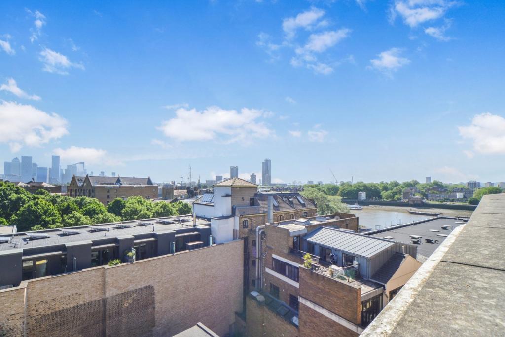 Elegant Two-Bedroom Apartment with Balcony and Parking – Wapping, London E1W