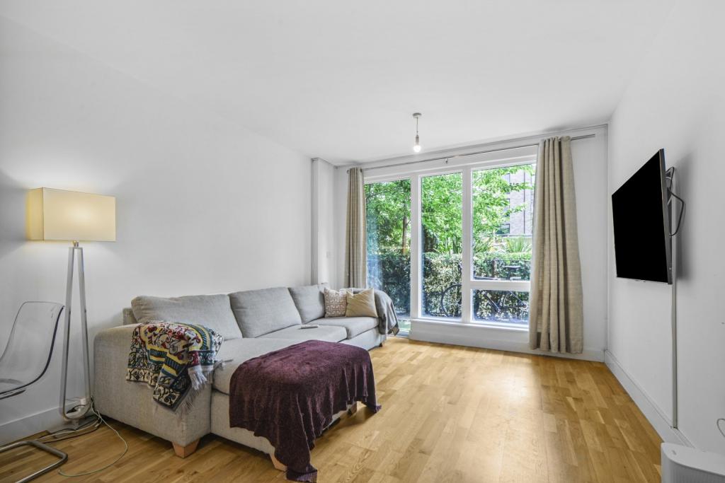 Modern One-Bedroom Apartment with Balcony in Gated Development – Poplar, London E14