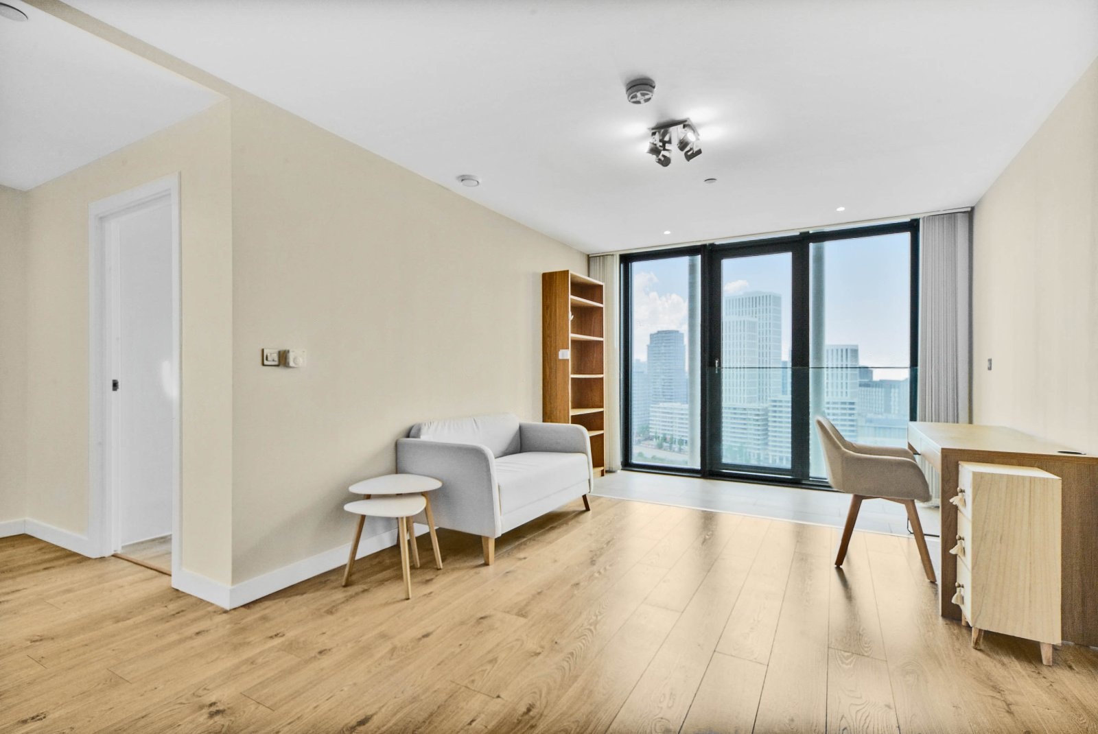 Modern One-Bedroom Apartment with Concierge and Gym – Stratford, London E15