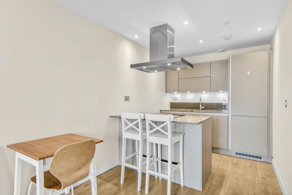 Modern One-Bedroom Apartment with Concierge and Gym – Stratford, London E15