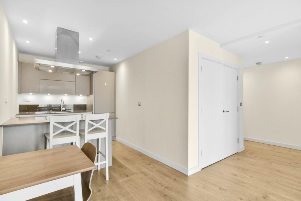 Modern One-Bedroom Apartment with Concierge and Gym – Stratford, London E15