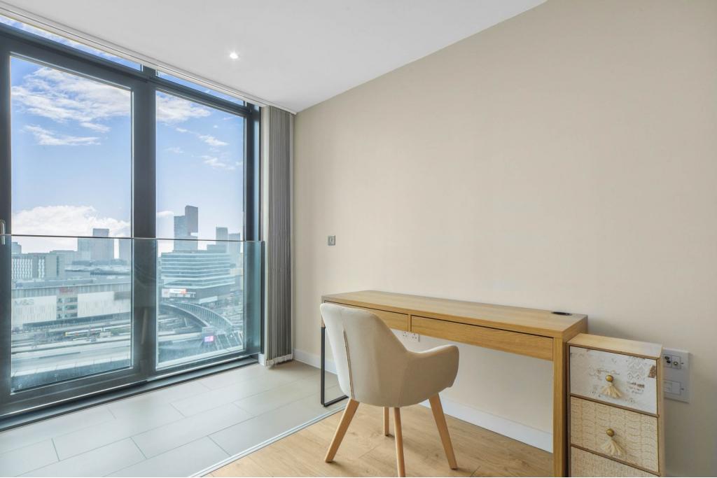 Modern One-Bedroom Apartment with Concierge and Gym – Stratford, London E15