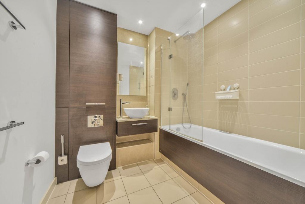 Modern One-Bedroom Apartment with Concierge and Gym – Stratford, London E15