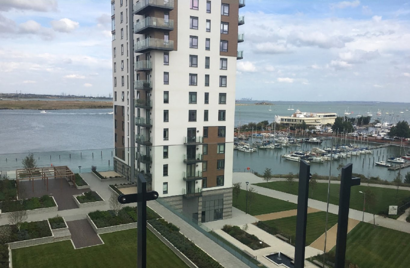 Bright One‑Bedroom Apartment with Marina Views – Gillingham, Kent ME7