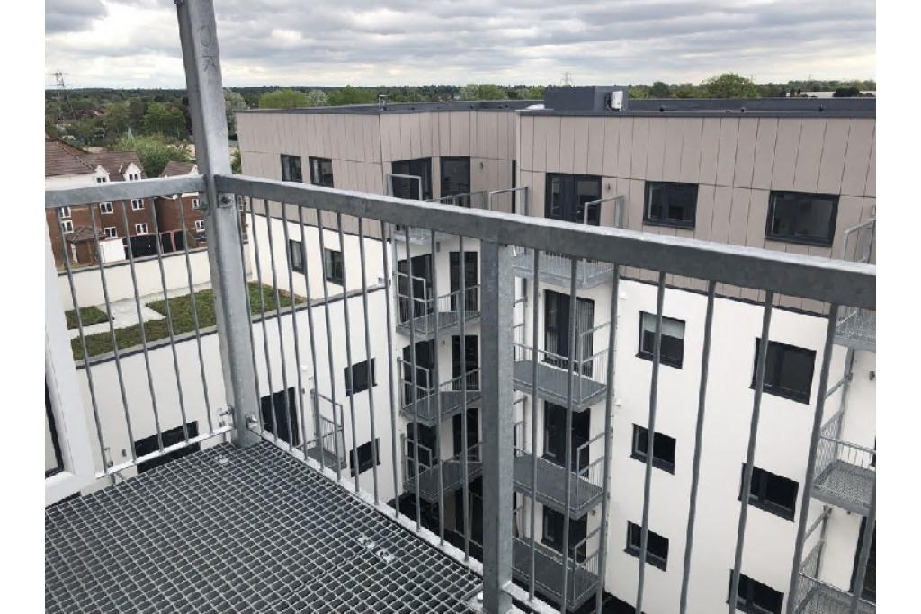 Contemporary One‑Bedroom Apartment with Balcony & Parking – Slough, Berkshire SL2
