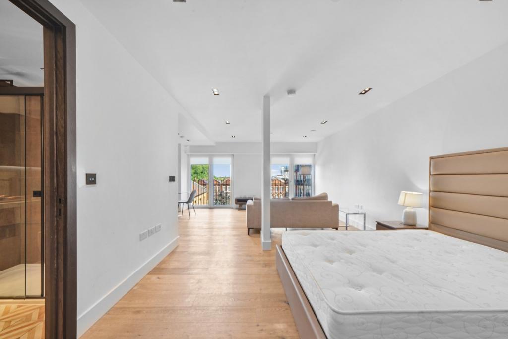 Stunning Studio Apartment in Luxury Tower – Vauxhall, London SW8