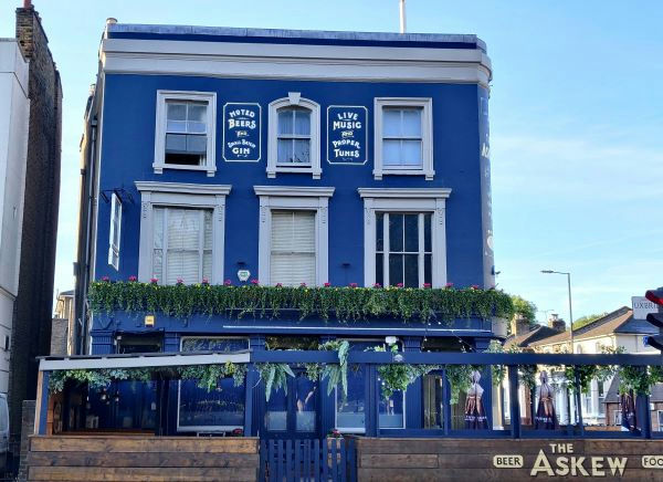 Spacious 6-Bedroom Flat Above Popular Shepherd's Bush Pub