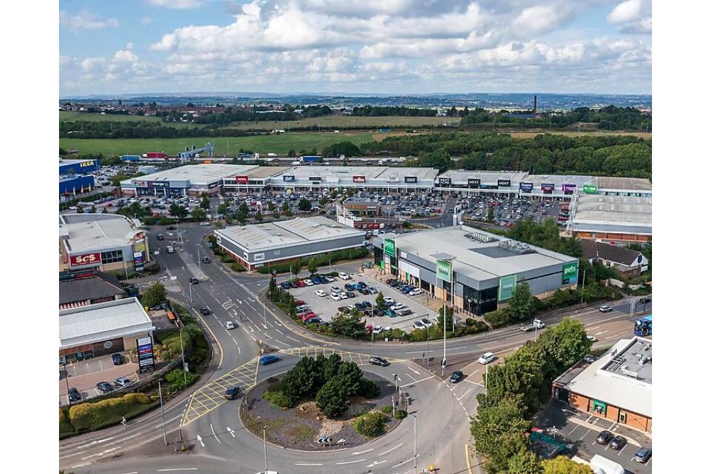Spring Ram Retail Park – Prime Birstall Opportunity with Pets at Home & HomeSense