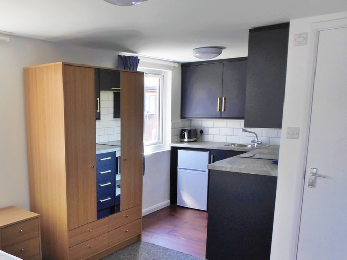 Self‑Contained Studio Flat in Queen’s Park – £1,750 pcm