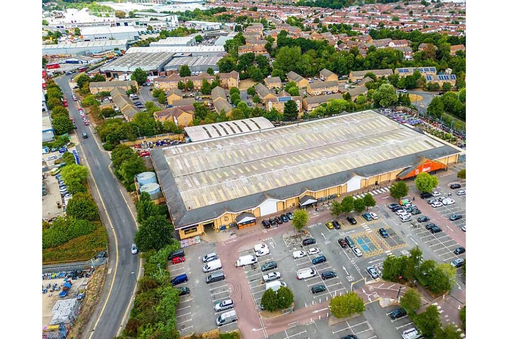 Croydon B&Q Warehouse – Valley Retail Park, Croydon