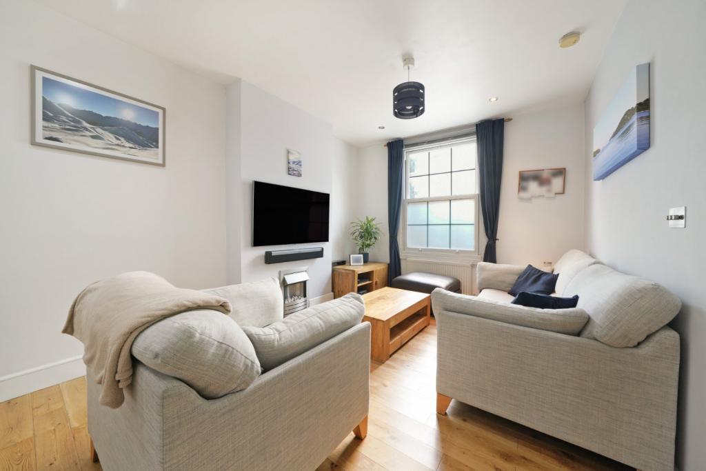 Charming 2-Bedroom Georgian Terrace – Oval, London – £750,000