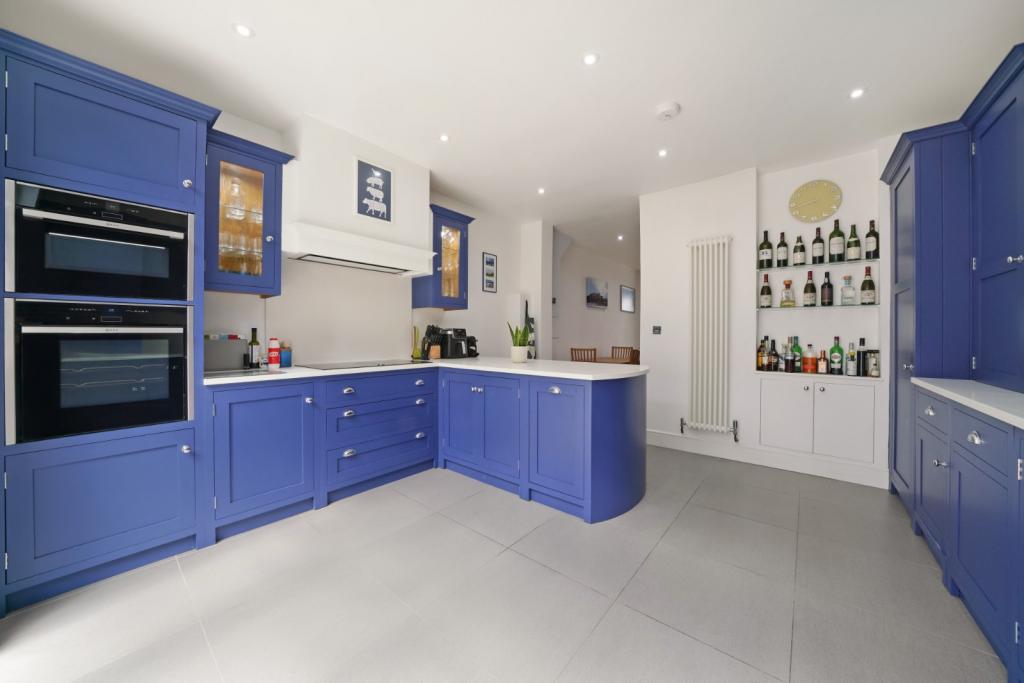Charming 2-Bedroom Georgian Terrace – Oval, London – £750,000