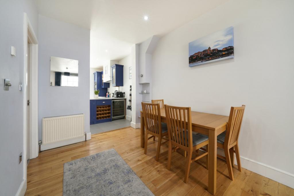 Charming 2-Bedroom Georgian Terrace – Oval, London – £750,000