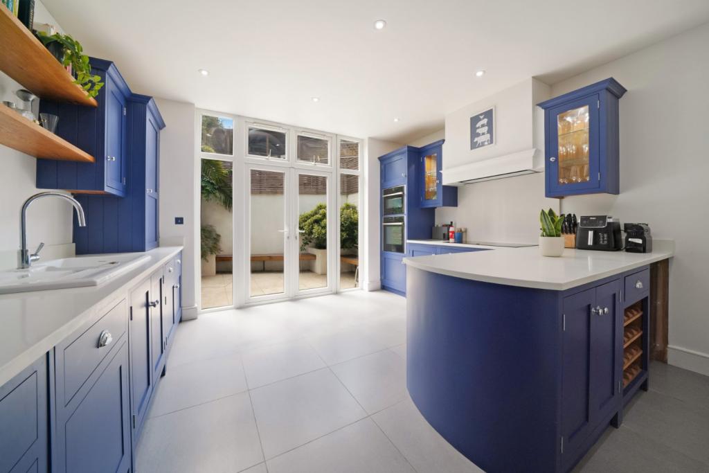 Charming 2-Bedroom Georgian Terrace – Oval, London – £750,000