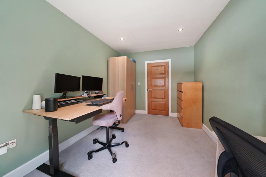 Charming 2-Bedroom Georgian Terrace – Oval, London – £750,000