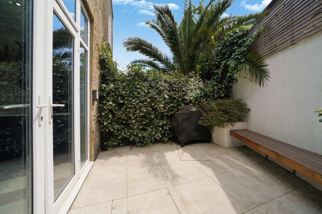 Charming 2-Bedroom Georgian Terrace – Oval, London – £750,000