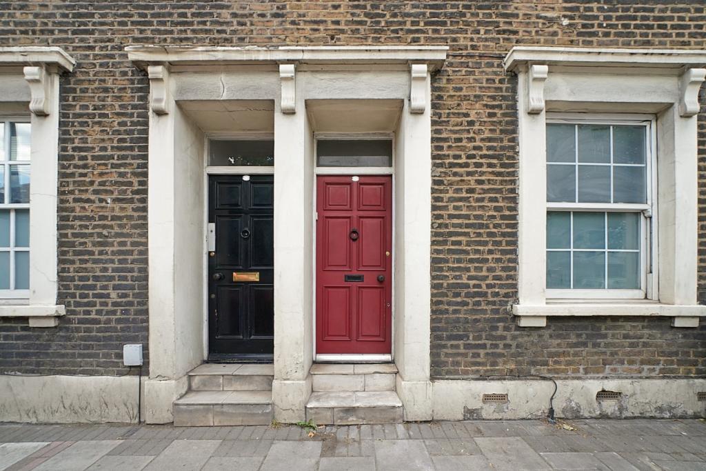 Charming 2-Bedroom Georgian Terrace – Oval, London – £750,000