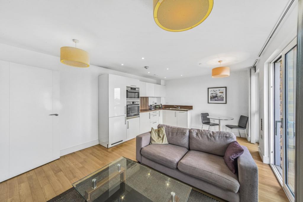 Modern 1-Bedroom Apartment in Bow – £340,000