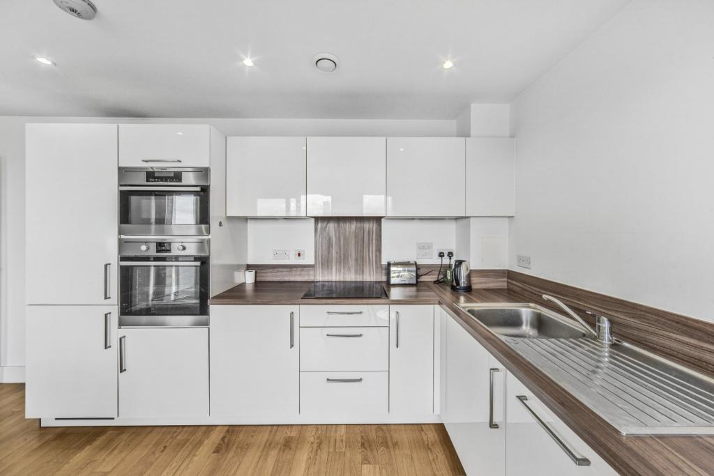 Modern 1-Bedroom Apartment in Bow – £340,000