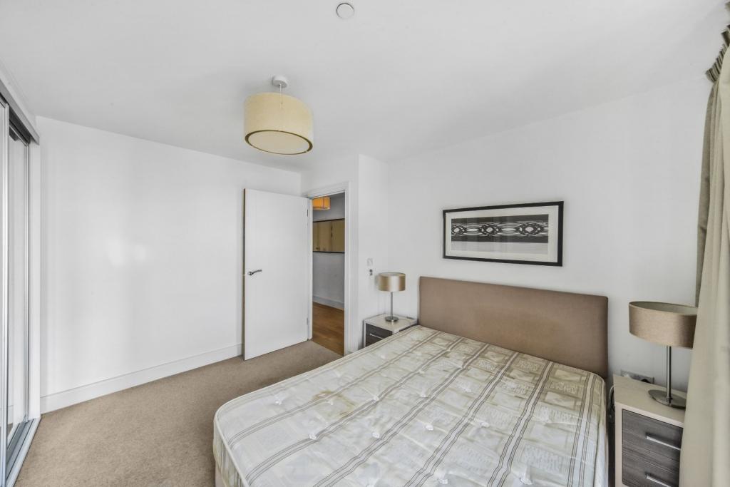 Modern 1-Bedroom Apartment in Bow – £340,000